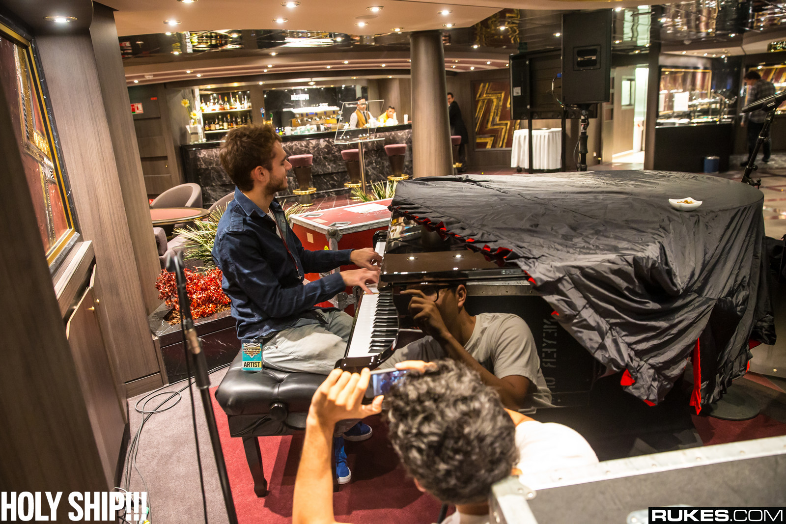 holyship14b_126.jpg