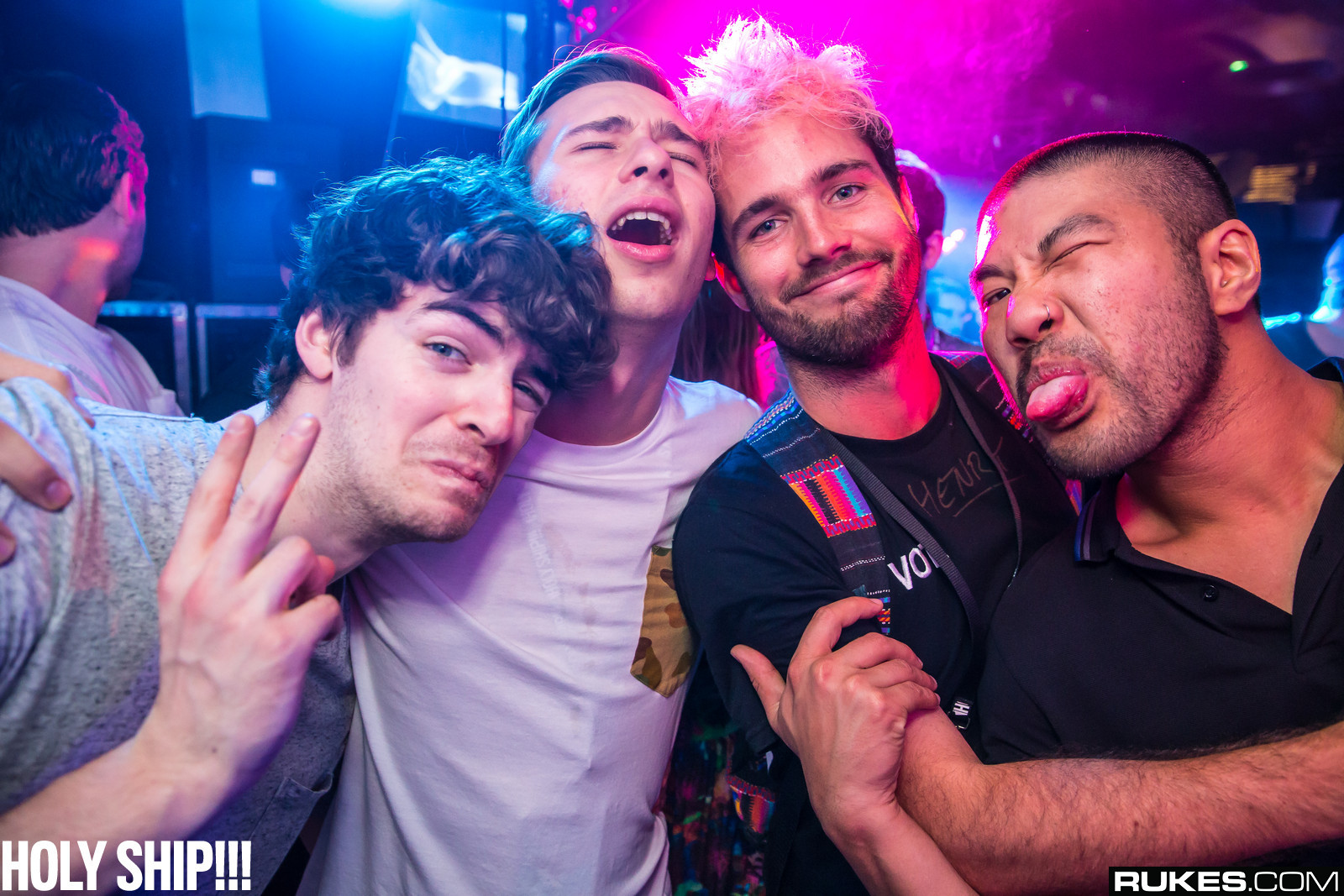 holyship14b_130.jpg