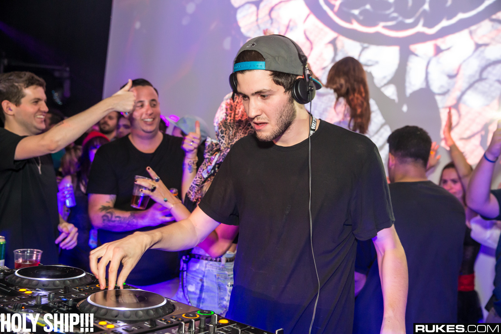 holyship14b_132.jpg