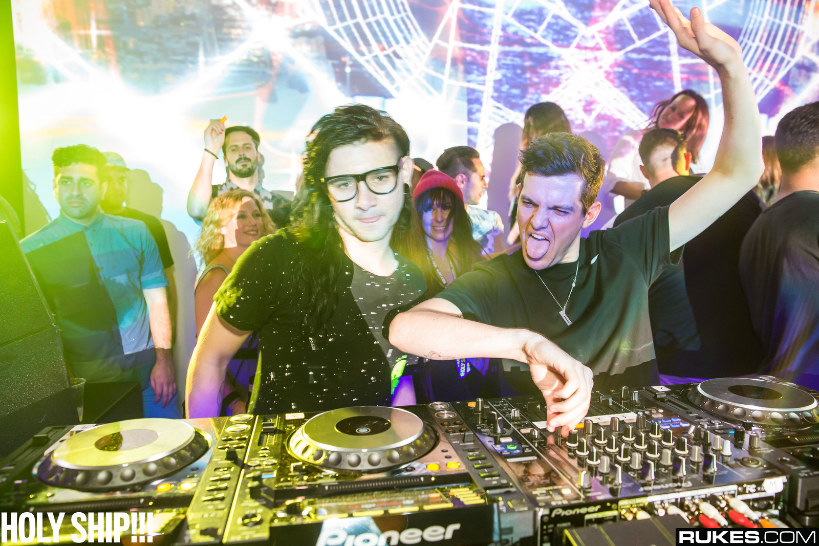 holyship14b_133.jpg