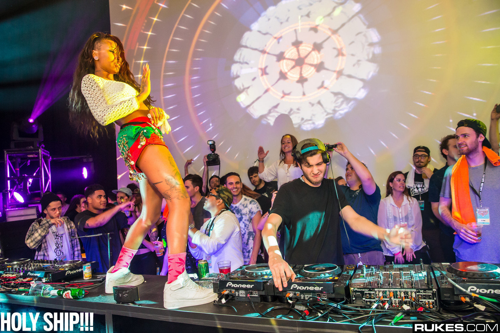 holyship14b_138.jpg
