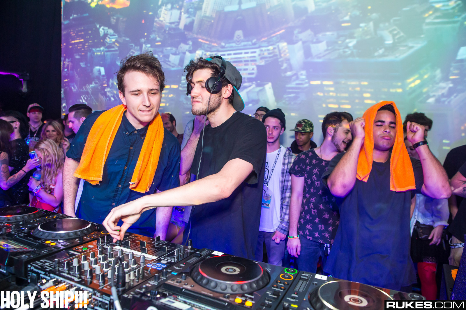 holyship14b_142.jpg