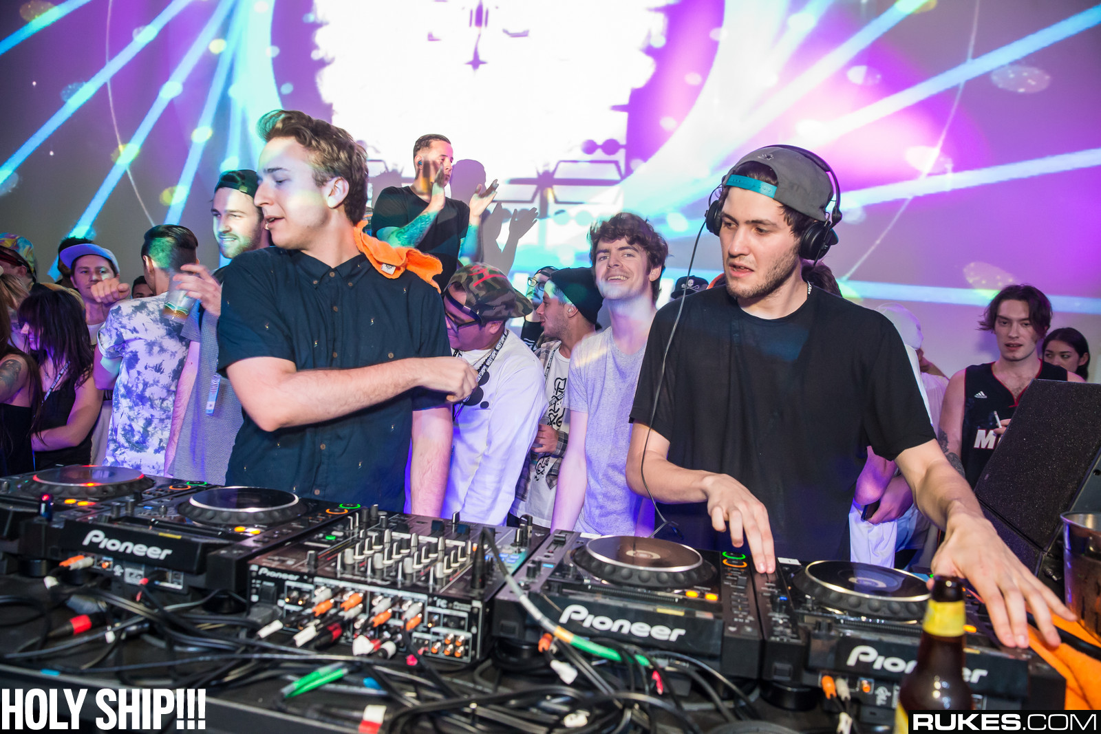 holyship14b_143.jpg