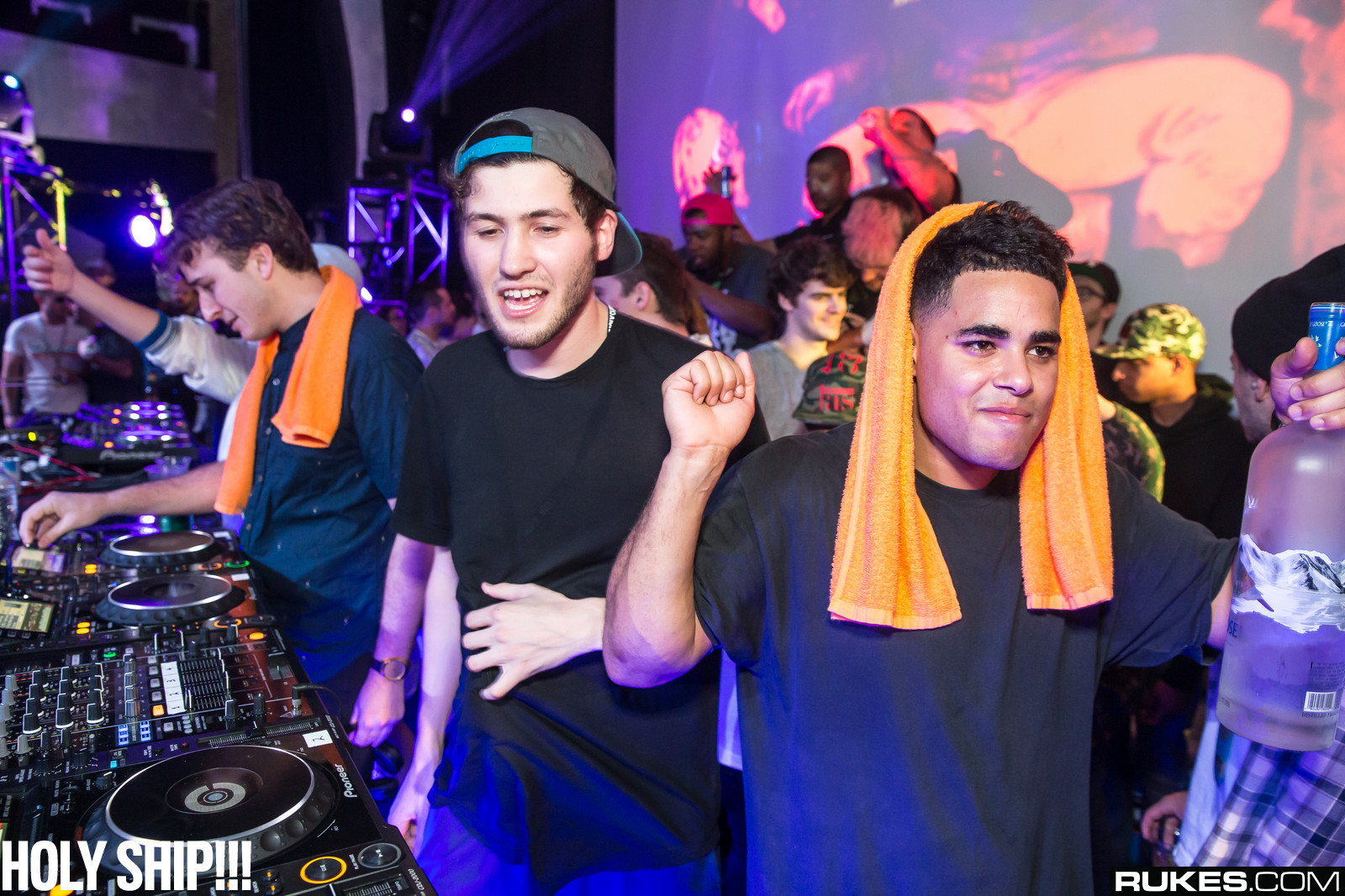 holyship14b_144.jpg