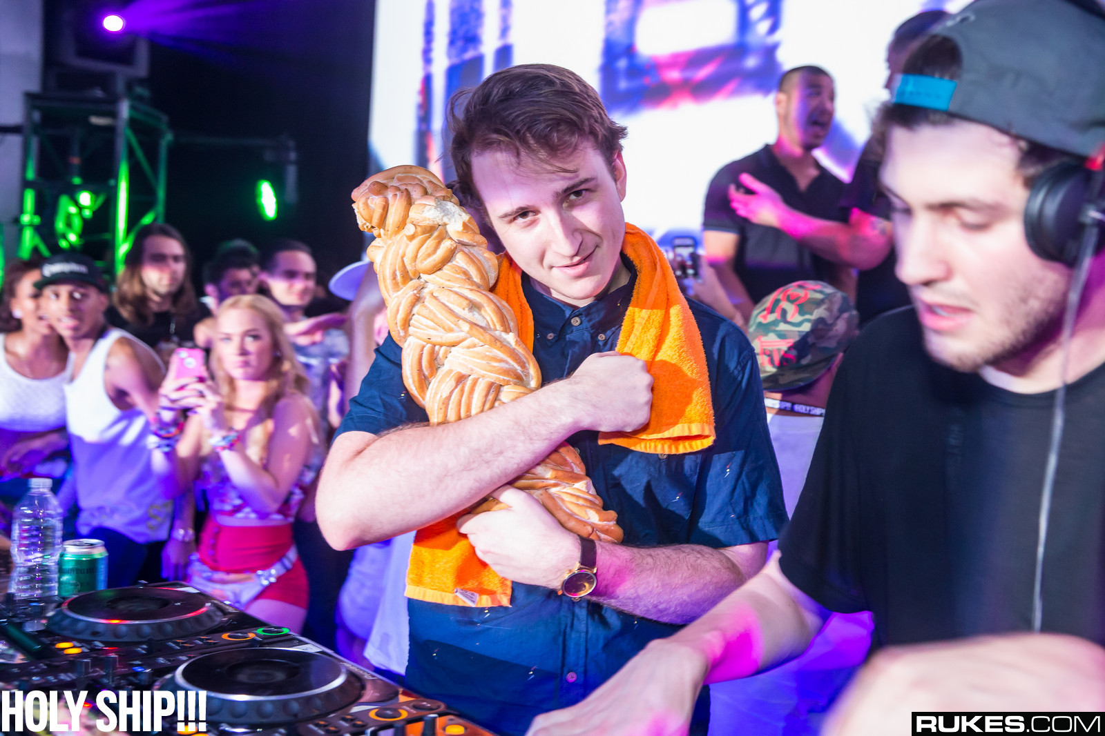 holyship14b_145.jpg