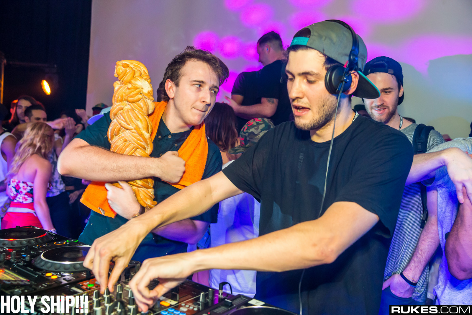 holyship14b_146.jpg