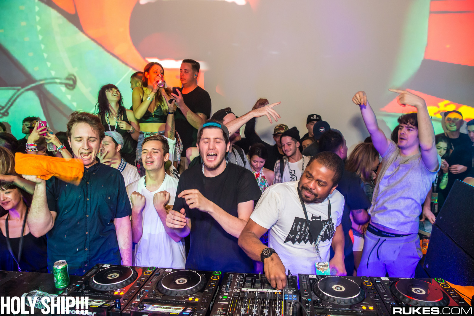 holyship14b_147.jpg