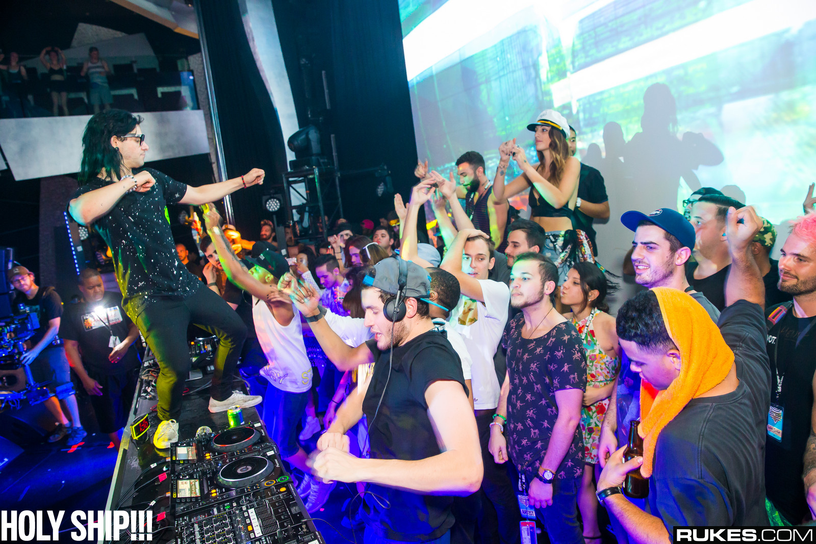 holyship14b_152.jpg