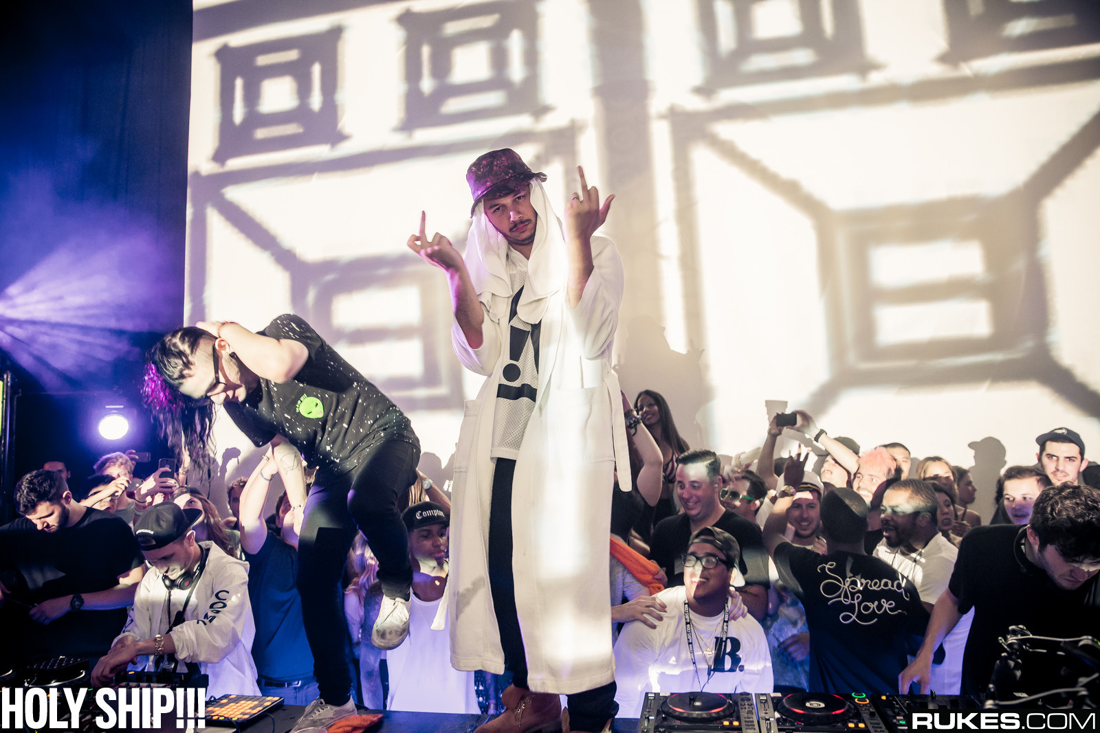 holyship14b_154.jpg