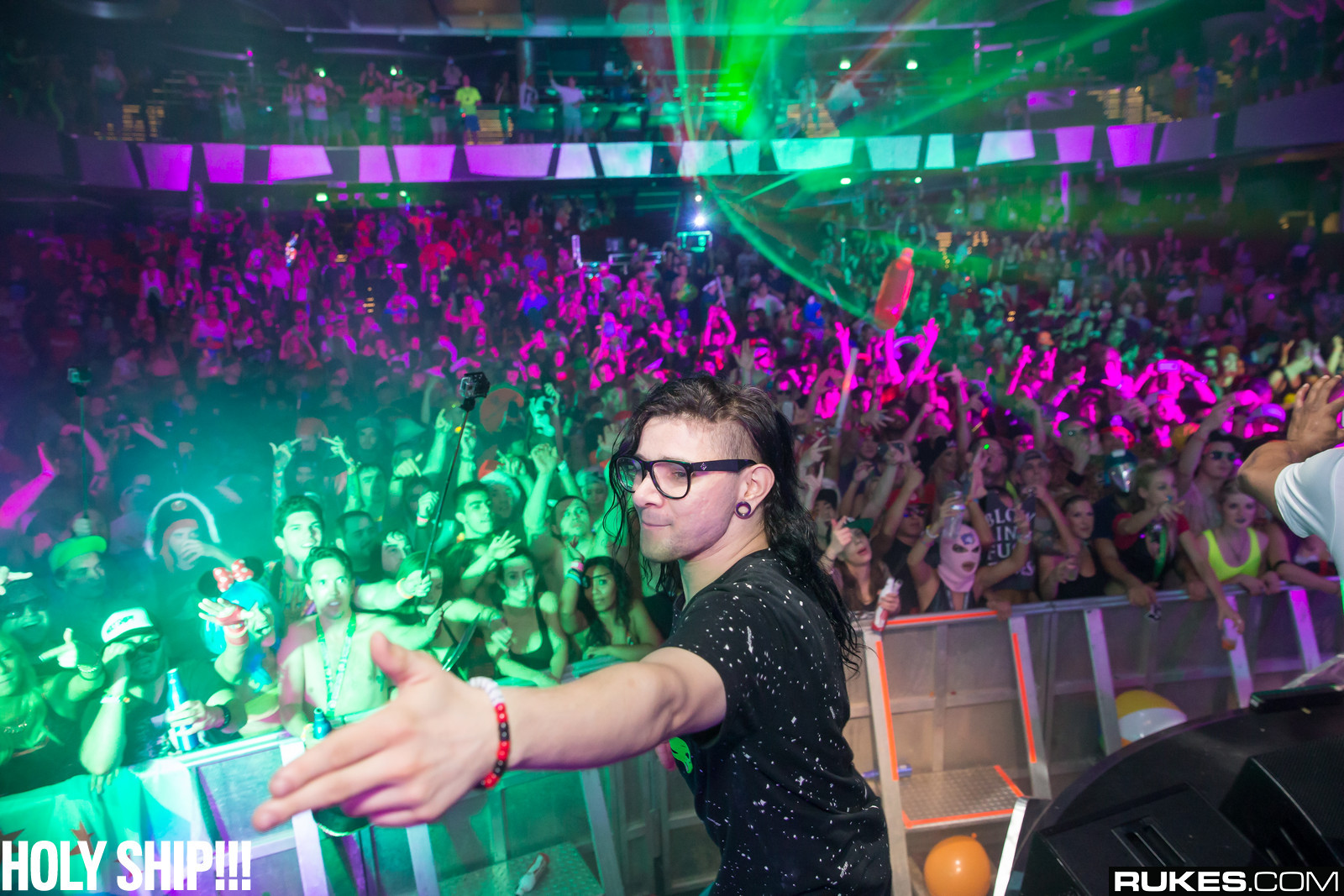 holyship14b_155.jpg