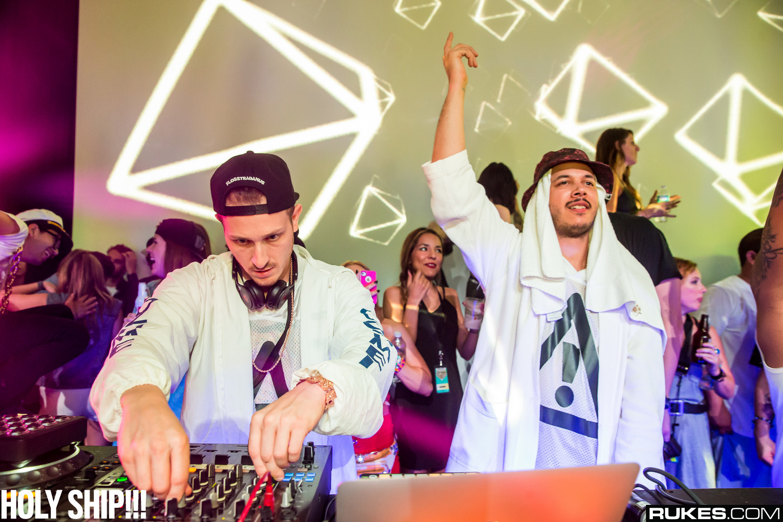 holyship14b_161.jpg