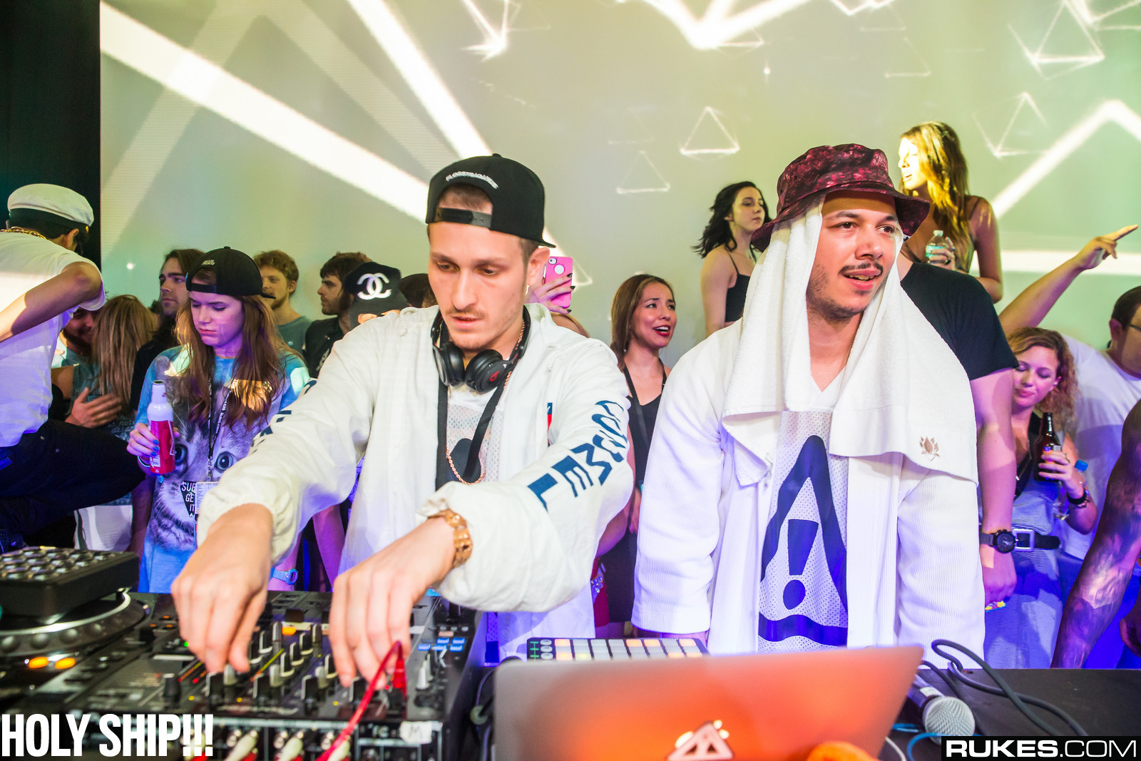 holyship14b_163.jpg