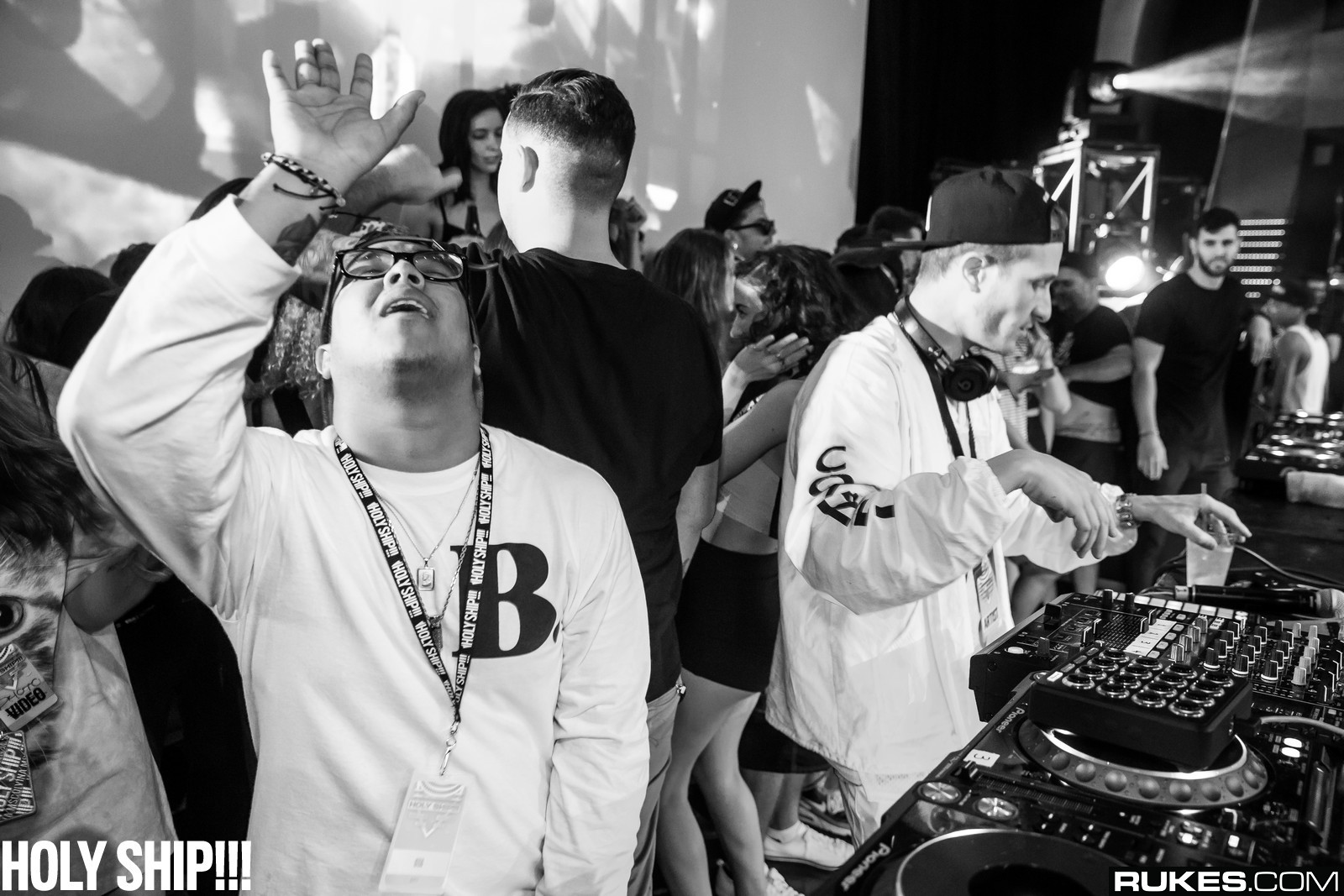 holyship14b_169.jpg